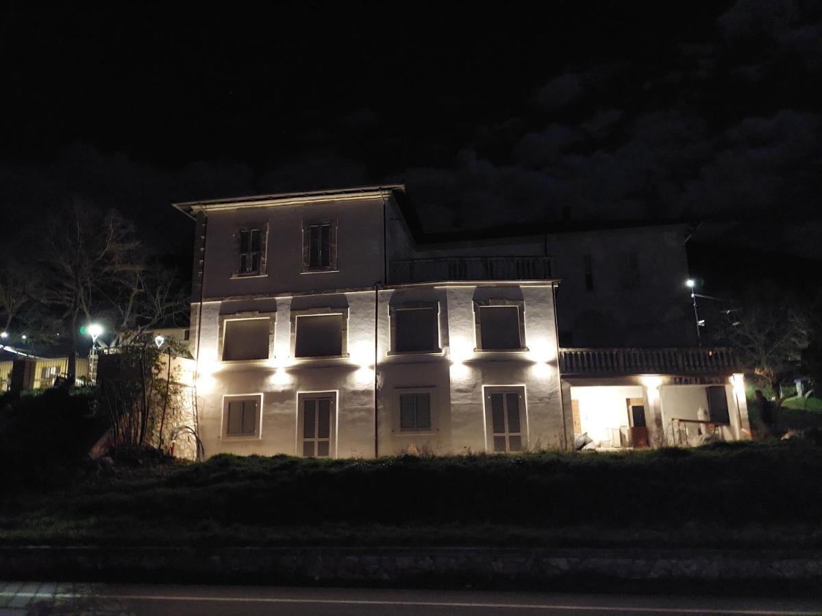 La Casa Del Mago Camere E Appartamenti Pissignano Buitenkant foto